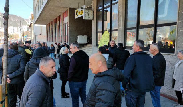 SINDIKAT HP MOSTAR ‘Uprava poziva na štednju, a troši na limuzine’