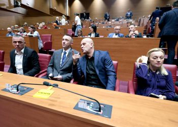 A POVEĆALI IM PLAĆE Zastupnici prošle godine dodatno potrošili gotovo 690.000 eura | NACIONAL.HR