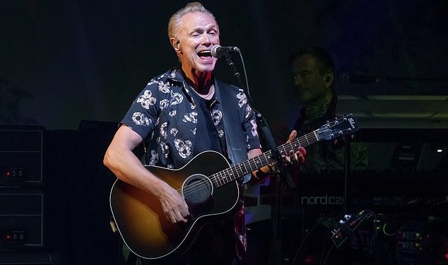 Sad su to Spandau balade! Stari romantični Gary Kemp Springs iznenađuje uzburkanim setom srdačnih novih pjesama, piše Adrian Thrills