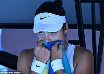 San Emme Raducanu o Australian Openu završen je na brutalan način nakon što ju je deklasirala neobuzdana 2. nositeljica Iga Swiatek