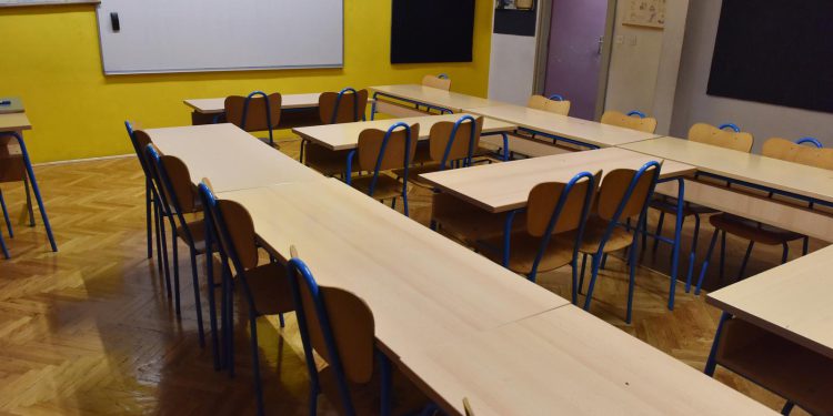 S NOŽEM U ŠKOLU Pokazao ga prijateljima, nastava prekinuta, intervenirala policija | NACIONAL.HR