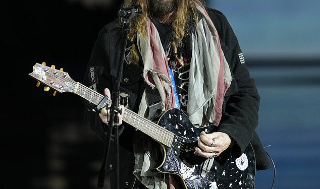 Sin Billyja Raya Cyrusa dramatično se izjasnio nakon ‘neuspješne’ izvedbe na Trumpovoj inauguraciji