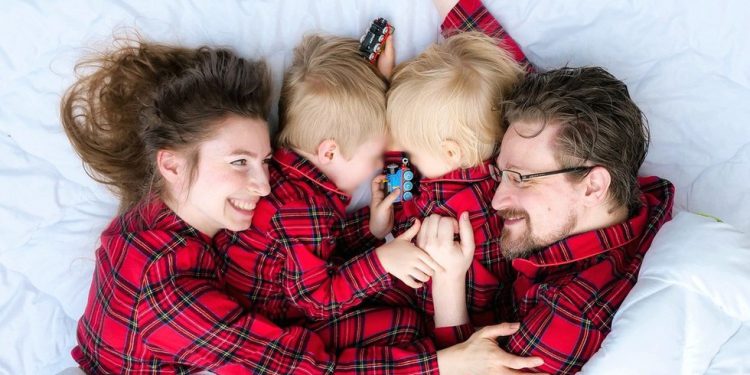 Snowdenova supruga traži rusko državljanstvo — RT Rusija i bivši Sovjetski Savez