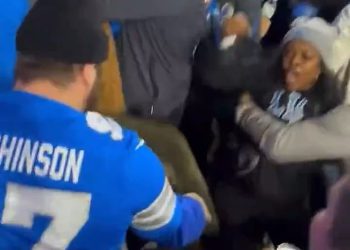 Šokantan trenutak: navijači Lionsa zgazili su čovjeka po glavi nakon što je ‘nepoštovao ženu’ na tribinama tijekom utakmice doigravanja