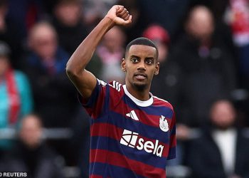 Southampton 1-3 Newcastle: Brace Alexander Isak pomaže Magpies da zapečate pobjede od pobjede dok zatvaraju jaz na prva tri