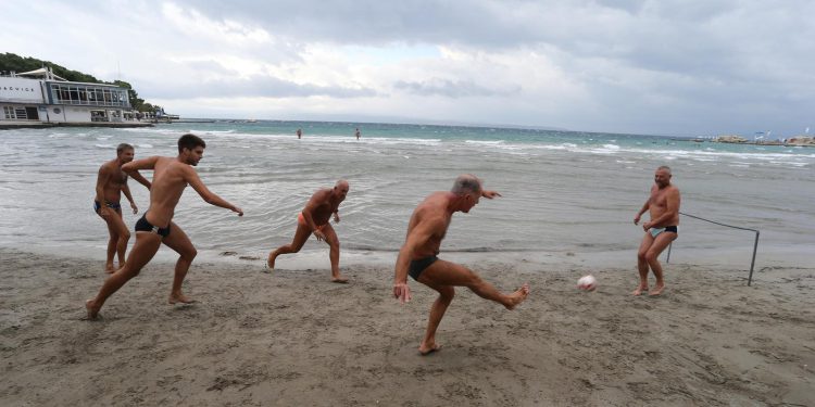STIŽE KIŠA Djelomice sunčano uz promjenjivu naoblaku, vjetrovito i iznadprosječno toplo | NACIONAL.HR