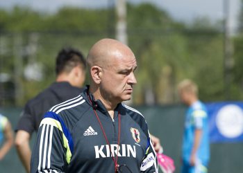 Sportske novosti – Cannavarov ‘narednik’ nagazio dinamovce. Hvatali su se za leđa, trener pored njega zvuči kao slavuj