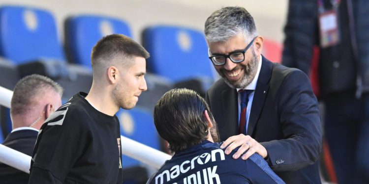 Sportske novosti – Njegova pojava zainteresirala je hajdukovce. Na Poljudu računaju da će biti udarna snaga splitske momčadi