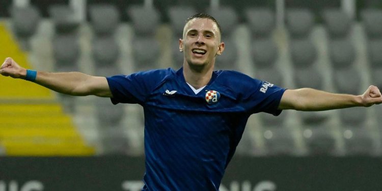 Sportske novosti – UŽIVO: Dinamo ‘stisnuo’ Poljake, vratar skinuo Baturini udarac glavom