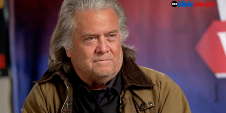 Steve Bannon ismijava Muska, Zuckerberga i Bezosa kao Trumpove ‘molitelje’ koji se ‘službeno predaju’