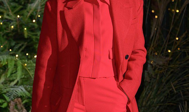 Strogo je Amy Dowden otkriva da može trpjeti ‘četiri do pet crnih izlaza’ dnevno od boli uzrokovana razornom kroničnom bolešću