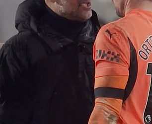 Stručni čitač s usana otkriva poruku od tri riječi koju je Pep Guardiola dao Stefanu Ortegi nakon što je šef Man Cityja bjesnio na vratara u bizarnom zagrljaju nakon što je napuhao prednost od dva pogotka