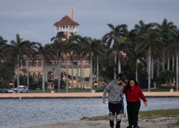 Superbogati hrle na Trumpovo imanje – Bloomberg — RT World News