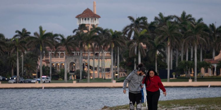 Superbogati hrle na Trumpovo imanje – Bloomberg — RT World News