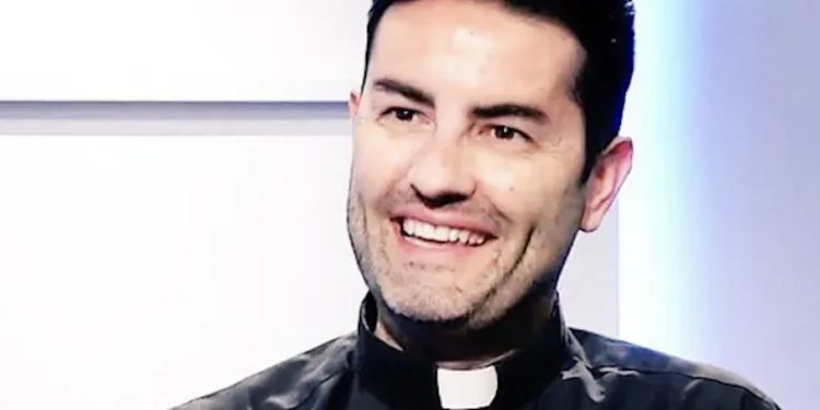 Svećenik objavio da ima rak i da treba molitvu za čudo: ‘Šest mjeseci poslije, raka nema’