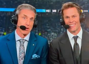 Svi obožavatelji kažu istu stvar dok Tom Brady divlja za igru ​​Detroit Lionsa protiv Commandersa