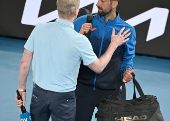 Svijet tenisa – i Elon Musk – podržavaju Novaka Đokovića u njegovom okršaju s ‘ludim’ Tonyjem Jonesom na Australian Openu