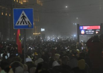 TIŠINA JAČA OD VATROMETA Fascinantne snimke iz gradova u Srbiji: ‘Nema nove, za staru ste nam dužni’ | NACIONAL.HR