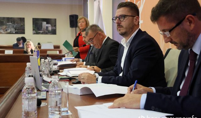 TREBALA BITI DANAS Odgođena sjednica Gradskog vijeća Grada Mostara