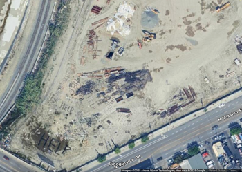 Tajanstvene poruke ‘pomoći’ u dvorištu Los Angelesa uočene na Google Maps