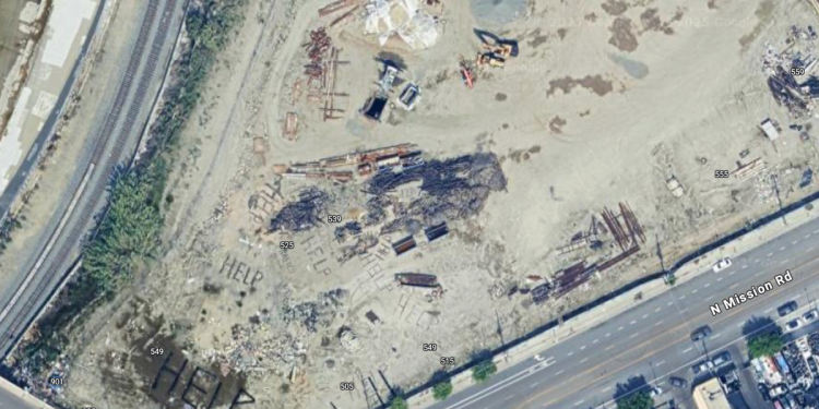 Tajanstvene poruke ‘pomoći’ u dvorištu Los Angelesa uočene na Google Maps