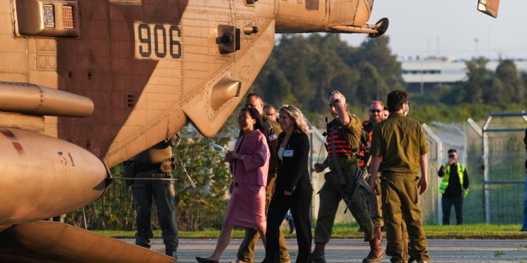 Tajlandske obitelji slave kao taoci oslobođeni u Gazi: ‘Ja ću ga zagrliti’