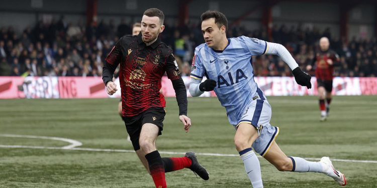 Tamworth protiv Tottenhama – FA kup: rezultat uživo, vijesti o momčadi i novosti jer Angeova momčad nije uspjela postići pogodak tijekom prvog poluvremena susreta treće runde protiv kluba Nacionalne lige