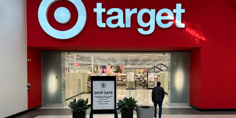 Target završava svoje ciljeve raznolikosti jer jaki protivnik DEI-a zauzima Bijelu kuću