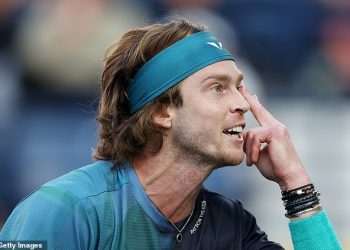 Teniska zvijezda bizarno napada Rafaela Nadala i Andyja Murraya dok ih u kontroverznom intervjuu naziva ‘ćelavim čovjekom’ i ‘starcem’