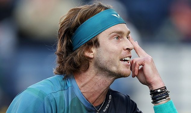 Teniska zvijezda bizarno napada Rafaela Nadala i Andyja Murraya dok ih u kontroverznom intervjuu naziva ‘ćelavim čovjekom’ i ‘starcem’