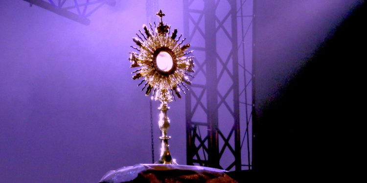 Teška ovisnica otišla pred Presveto jedan sat, ozdravila i završila magisterij: Evo što je rekla Isusu