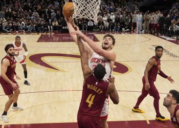 Thompson show i Houston pobjeđuje Cleveland. Harden 40 bodova: zabava Clippersa u Milwaukeeju