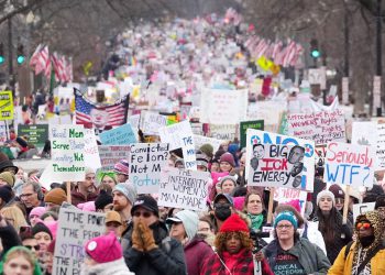 Tisuće ljevičarskih prosvjednika okupilo se u Washingtonu prosvjedujući protiv Trumpove inauguracije