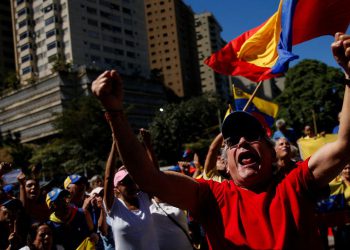 Tisuće pristaša venezuelanske oporbe izašle su na ulice uoči treće Madurove inaugracije