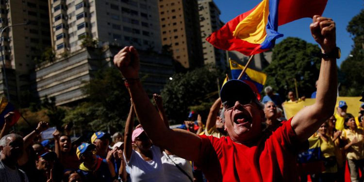 Tisuće pristaša venezuelanske oporbe izašle su na ulice uoči treće Madurove inaugracije