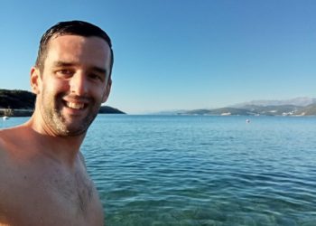 Tko kaže da siječan mora biti najdepresivniji mjesec? Romano je danas plivao u Konavlima i uživao u suncu