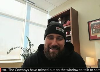 Travis Kelce otkriva hoće li Taylor Swift prisustvovati utakmici Chiefsa dok on debitira s hrabrim novim izgledom za doigravanje