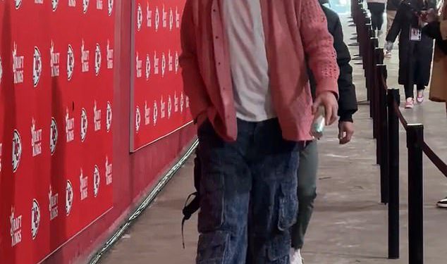 Travis Kelce stiže na utakmicu doigravanja Chiefs-Texans s Taylor Swift već tamo kako bi ga podržala