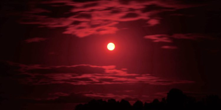 Tri krvava mjeseca uskoro će se pojaviti na nebu: ‘Proročanstva kažu što to znači za svijet’