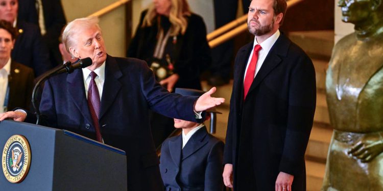 Trump brblja u govoru nakon inauguracije dok se ponovno osvrće na stare pritužbe i pritužbe