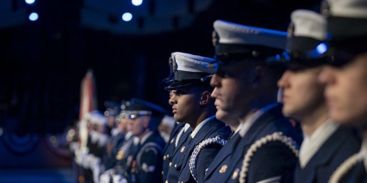 Trump cilja na “rodnu ideologiju” u vojsci – RT World News