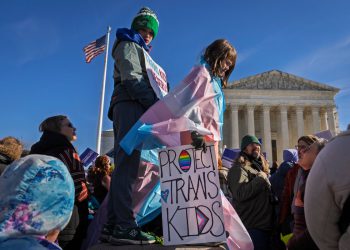 Trump cilja skrb o rodu za trans Amerikance mlađe od 19 godina u najnovijem izvršnom nalogu