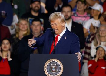 Trump glumi Vegas: predsjednik uživa u smijehu pretvarajući skup s političkog razgovora na poboljšanu komediju