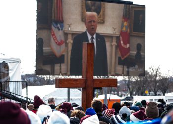 Trump je obećao da će pobačaj prepustiti državama. Prvi tjedan je ograničio ciljajući reproduktivna prava