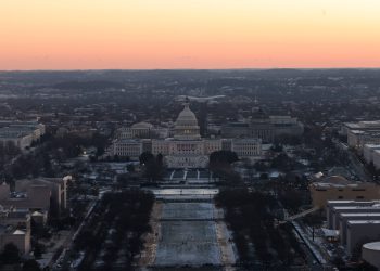 Trump je položio prisegu i postao novi predsjednik SAD-a! Evo što je rekao. UŽIVO