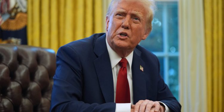 Trump ljulja FBI govoreći visokim dužnosnicima da podnese ostavku ili da budu otpušteni dok strahovi rastu zbog odmazde pod Kash Patelom