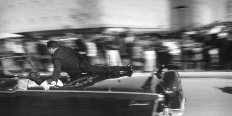 Trump naređuje objavljivanje datoteka JFK, RFK i MLK — RT World News