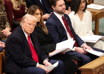 Trump osuđuje Muskova kupnju TikToka dok predsjednik napada ‘gadnog’ biskupa jer brani migrante: uživo