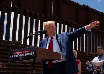 Trump pokušava zatvoriti granicu dok njegov car ‘smanjuje’ očekivanja masovnih deportacija