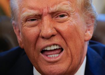 Trump uvodi 25 posto carine na uvoz iz Meksika i Kanade. Nafta još pod upitnikom